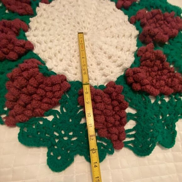 Grapes Knitted Centerpiece handmade vintage or use on small table as cloth top - Picture 8 of 8